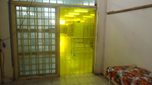 Cortina de PVC protege contra Inseto